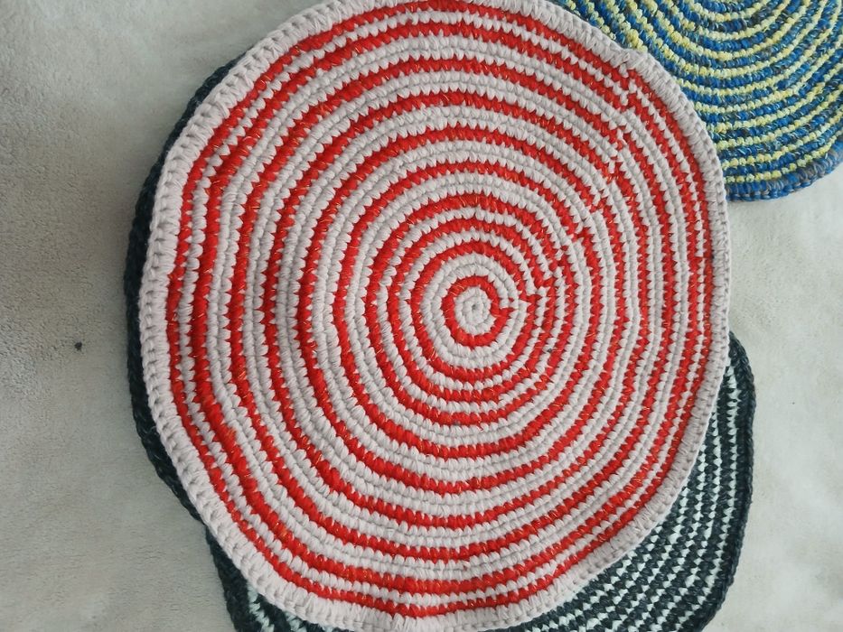 Коврики вязанные круглые