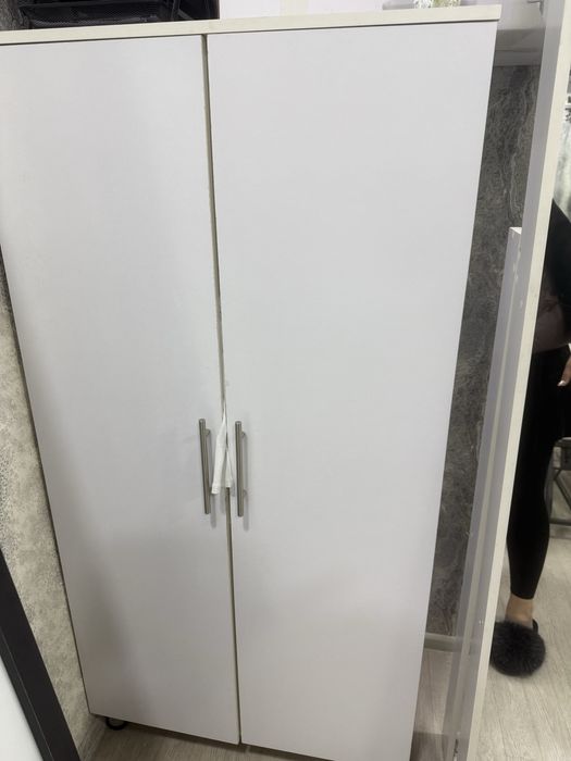 Салон учун гардероб шкаф сотилади