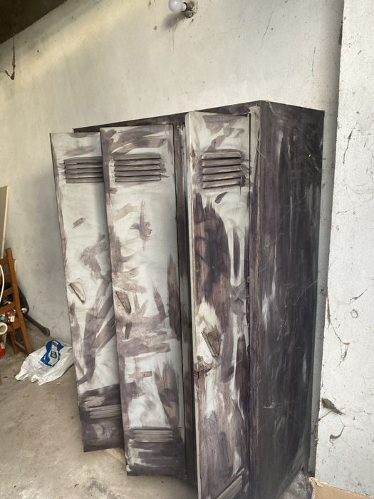 Продавам метален шкаф 3-ка