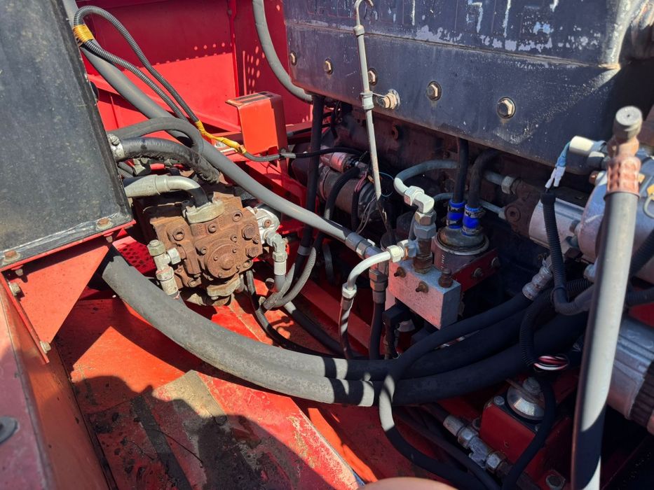 Vând combina masey ferguson 40