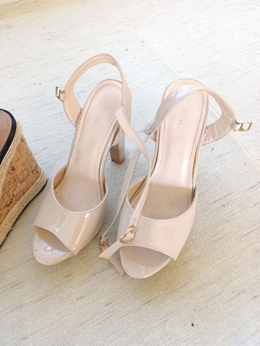 Vând pantofi cu toc înalt pentru ocazie evenimente