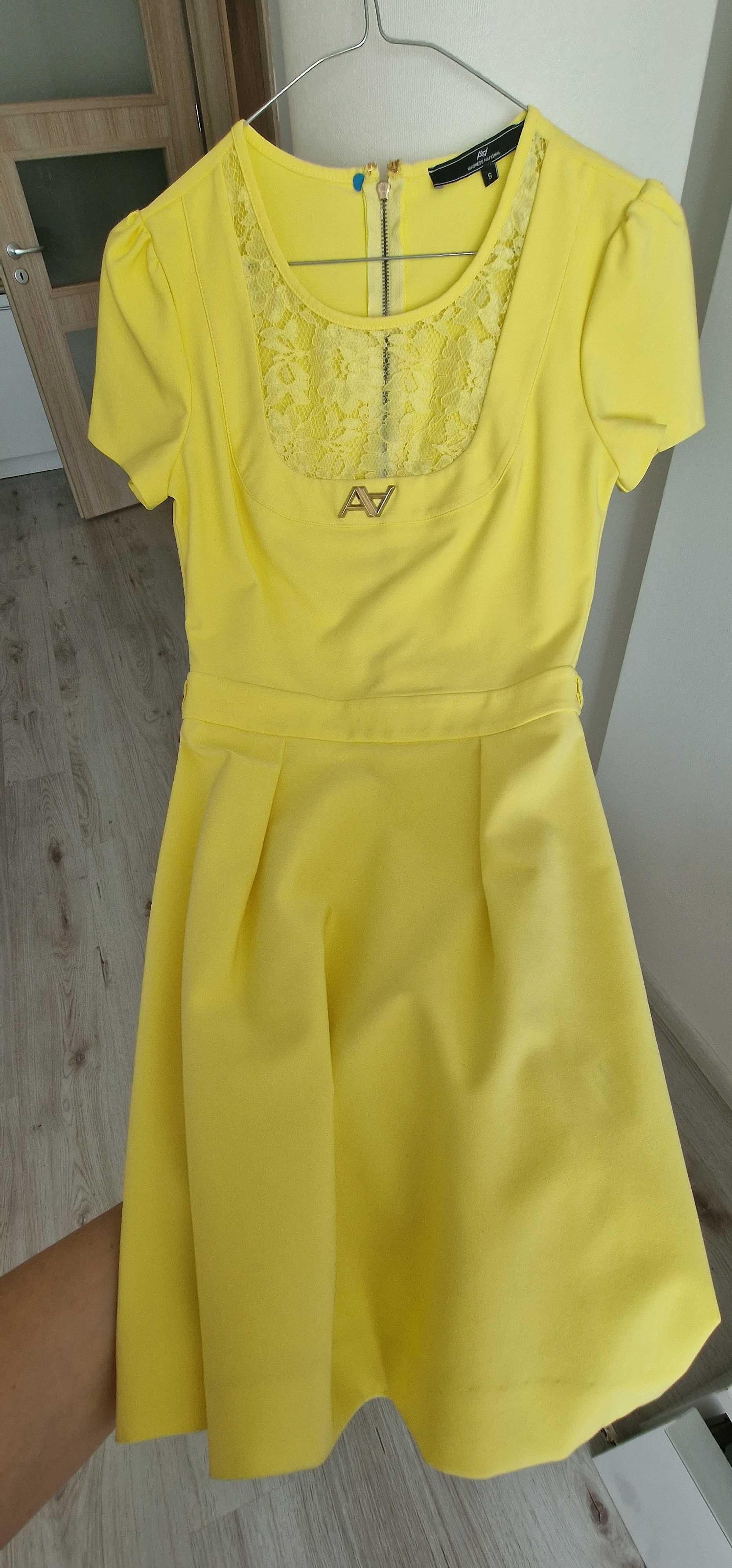 Лятна жълта рокля