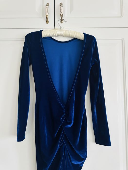 Rochie din catifea , masura S , cu spatele gol