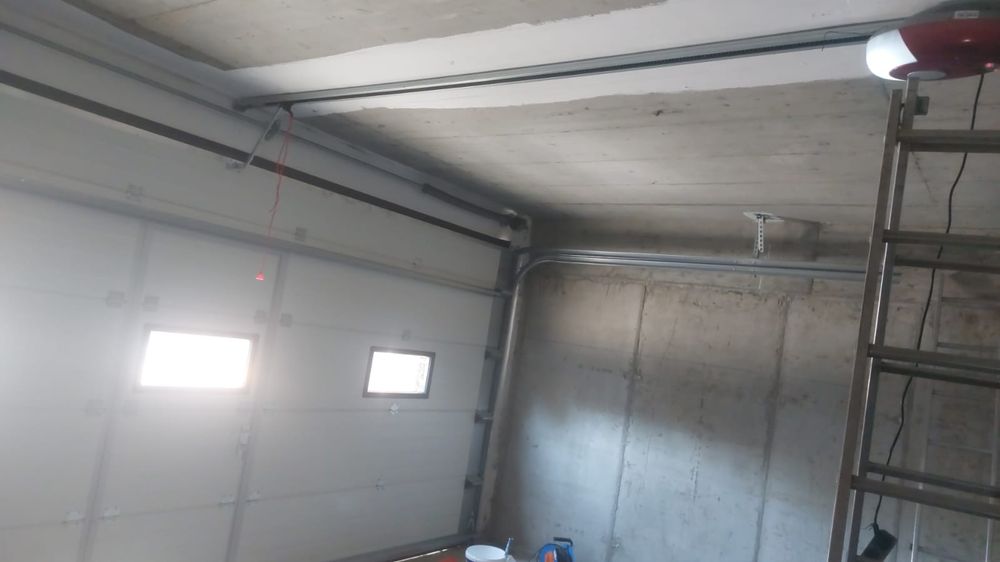 Usa de garaj/usi industriale/usi secționale/ porți tip rulou/ porți