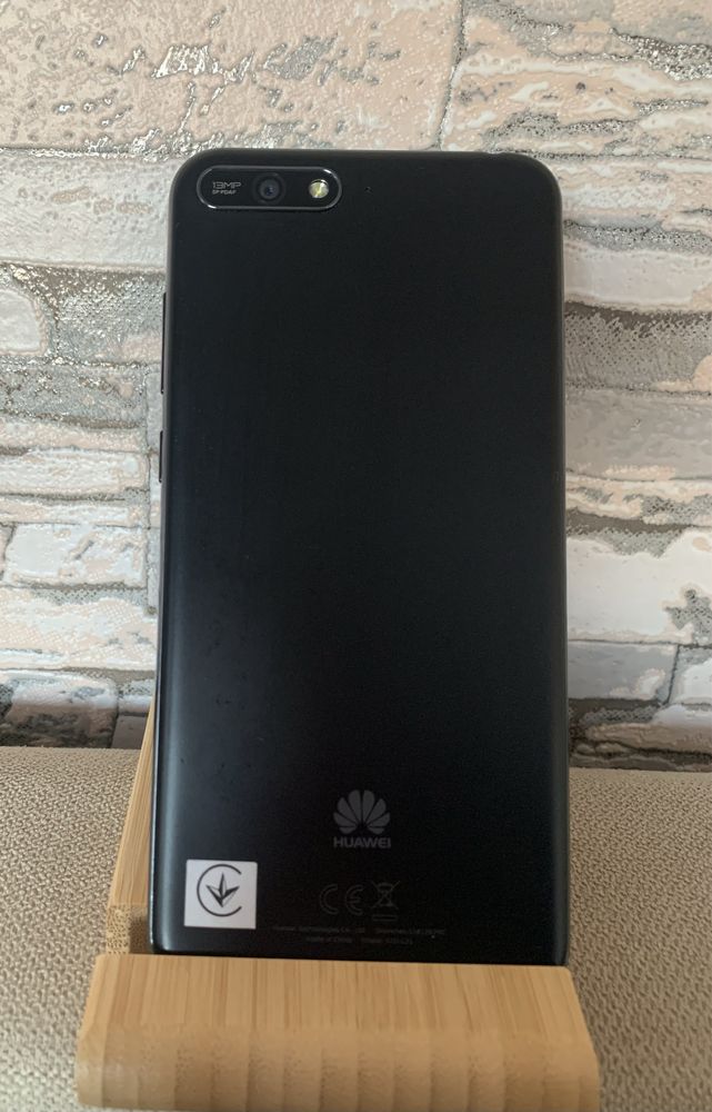 Телефон HUAWEI Y6 2018