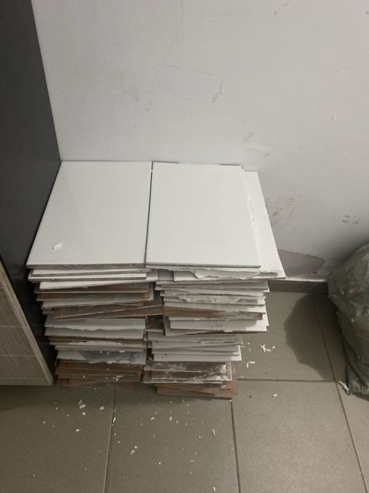 Отдаю кафель даром