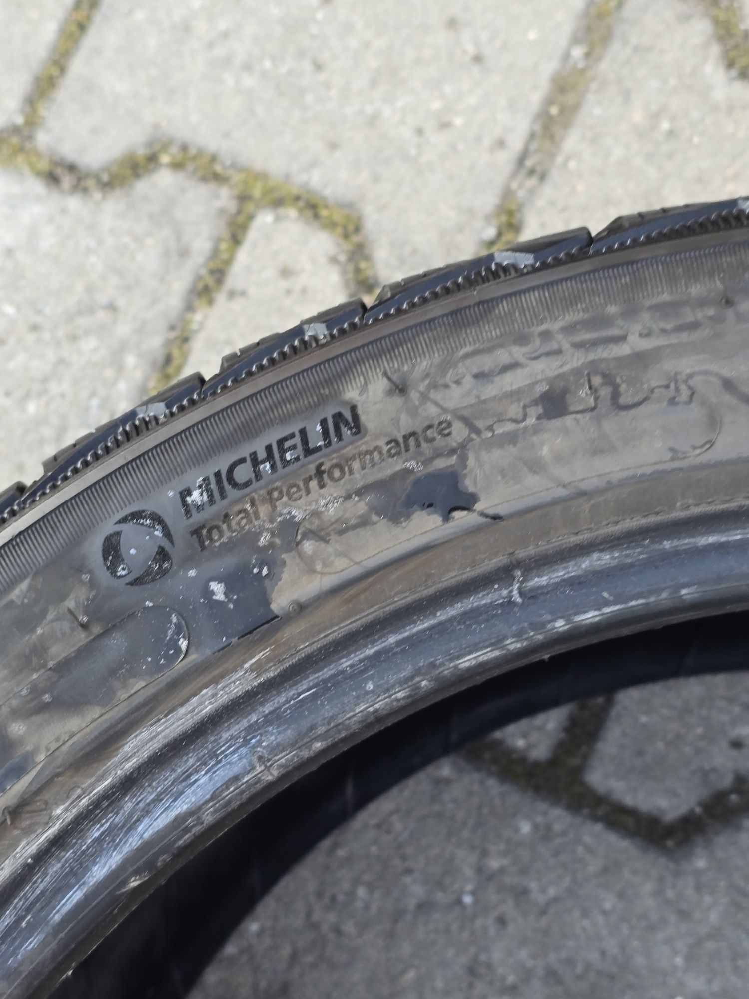 245 40 19 Michelin