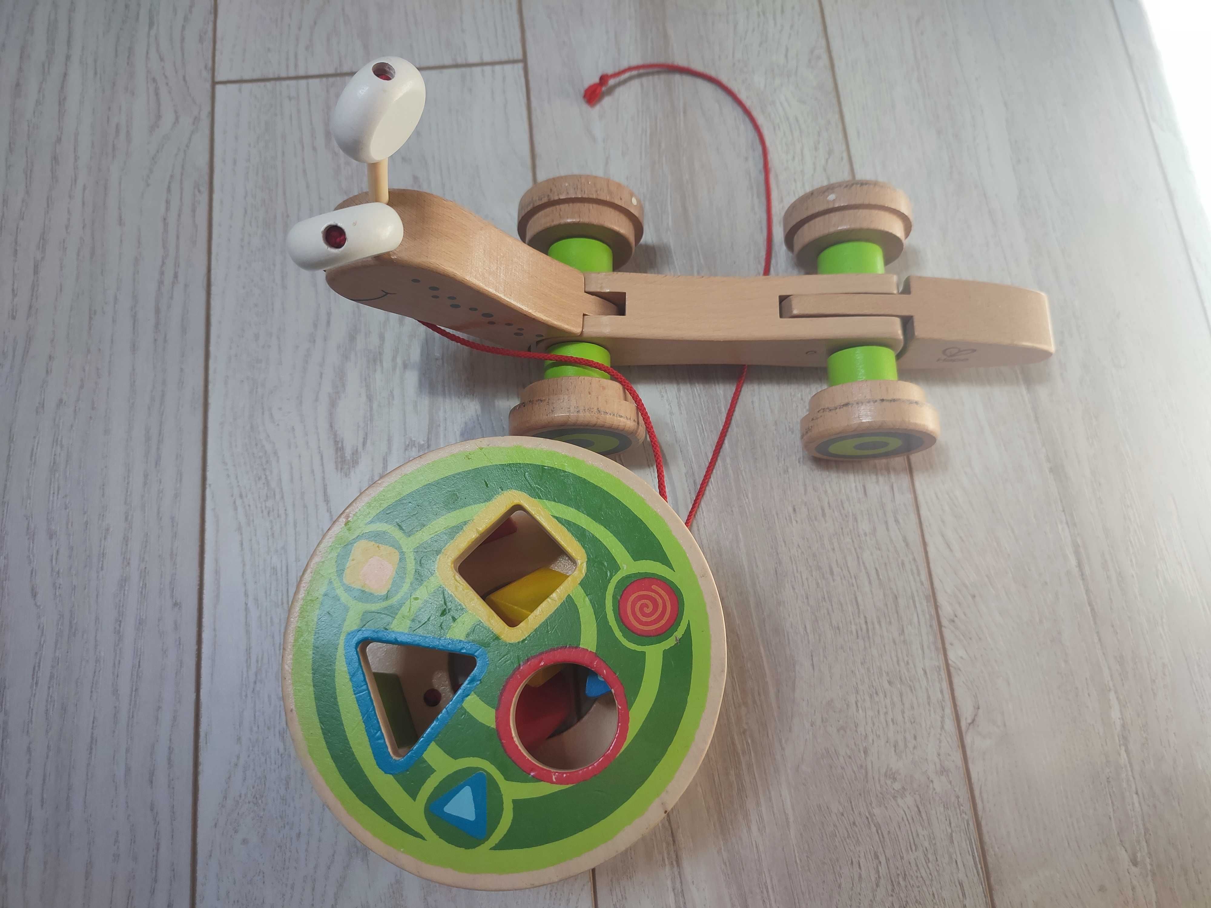 Дървена играчка за бутане със сортер HaPe International - Охлюв