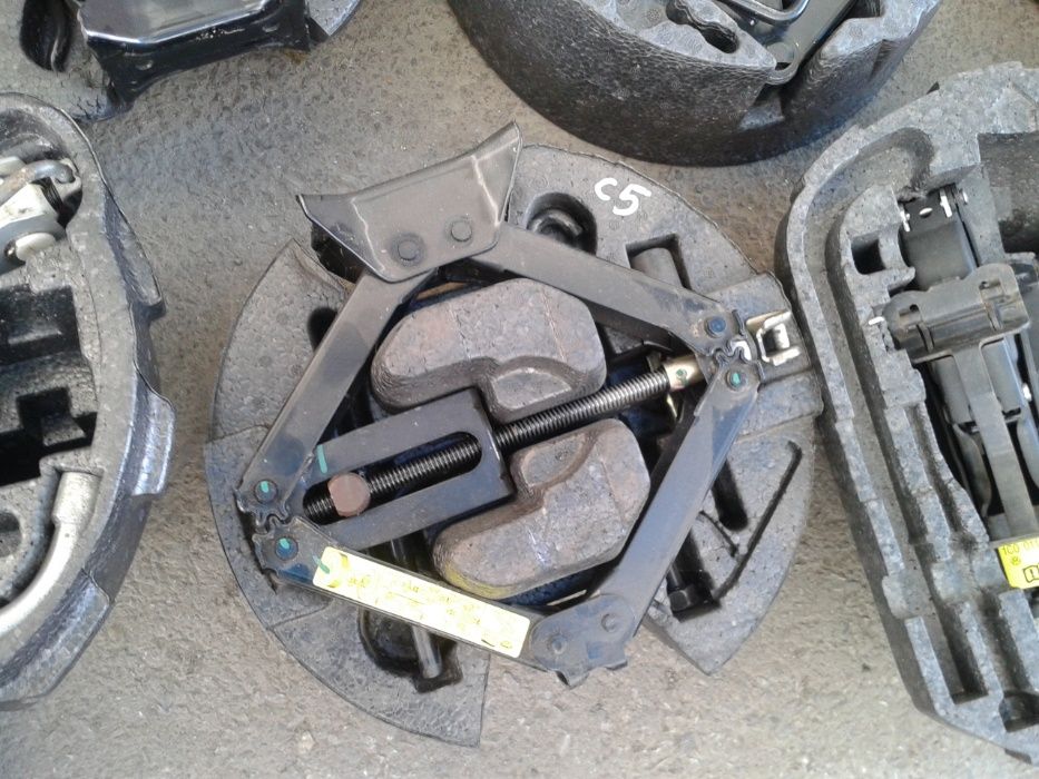 Oригинални крикове и ключове за Опел,рено,пежо,VW,Audi,mercedes...