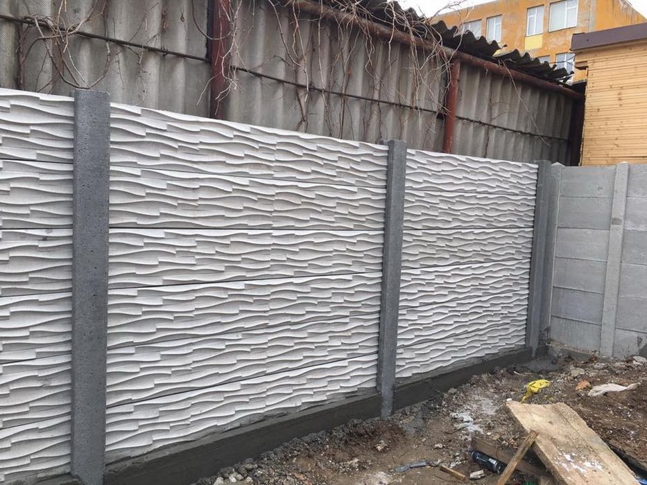 Vand garduri și porți la comanda clientului