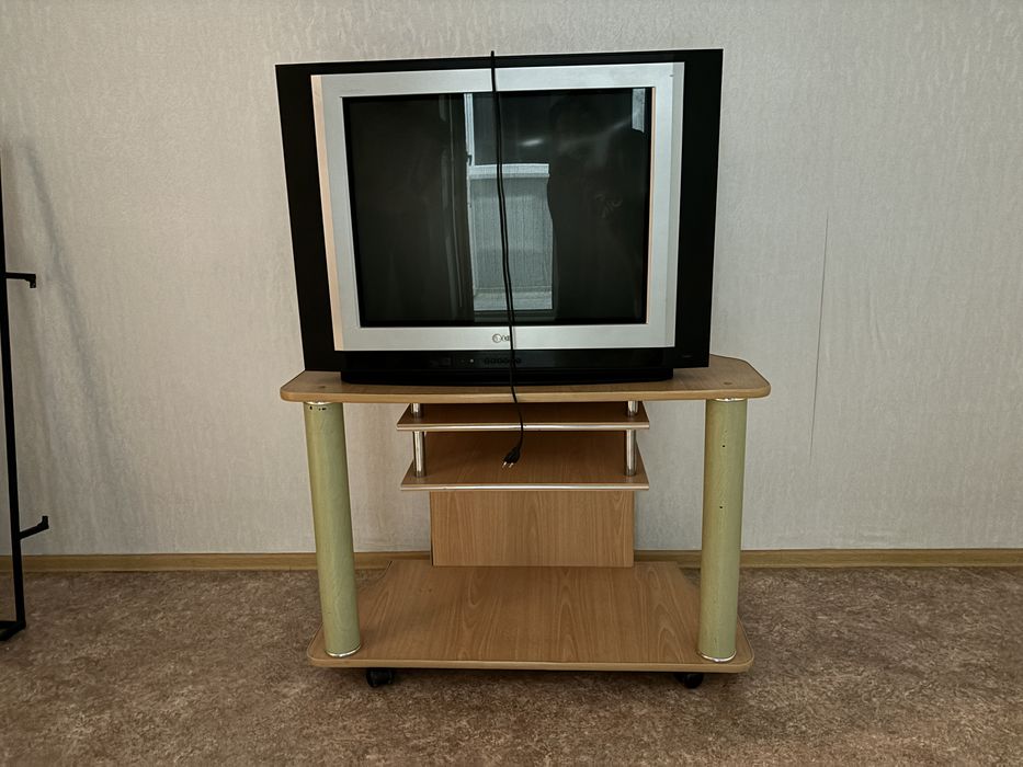 Продам телевизор тумба в подарок