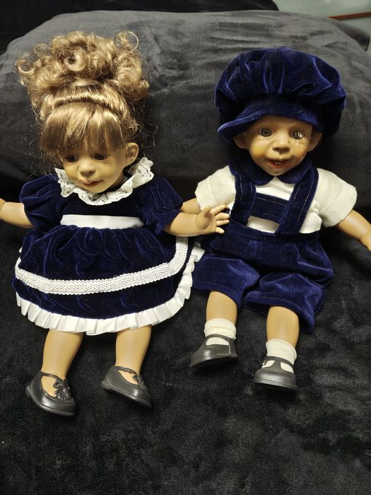Doua păpuși de colectie