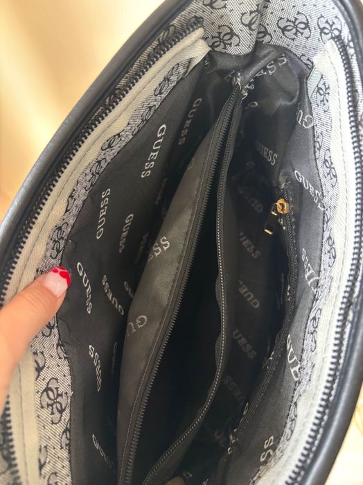 Чанта на Guess! Много запазена!