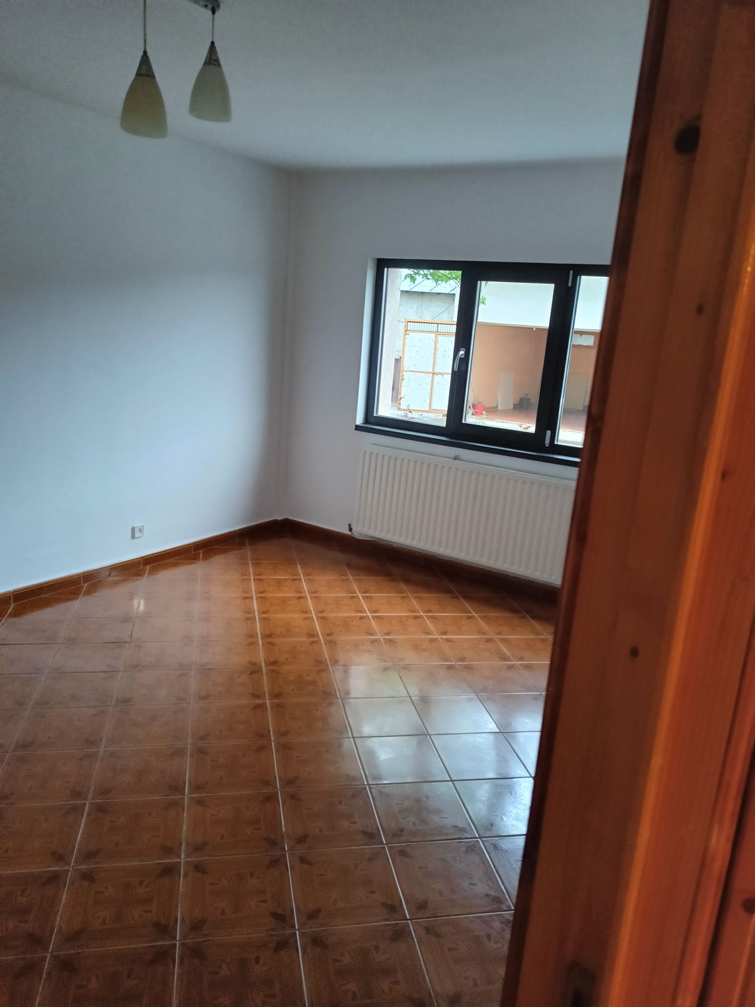 Apartament cu 4 camere la parter, în zona industriala Tecuci