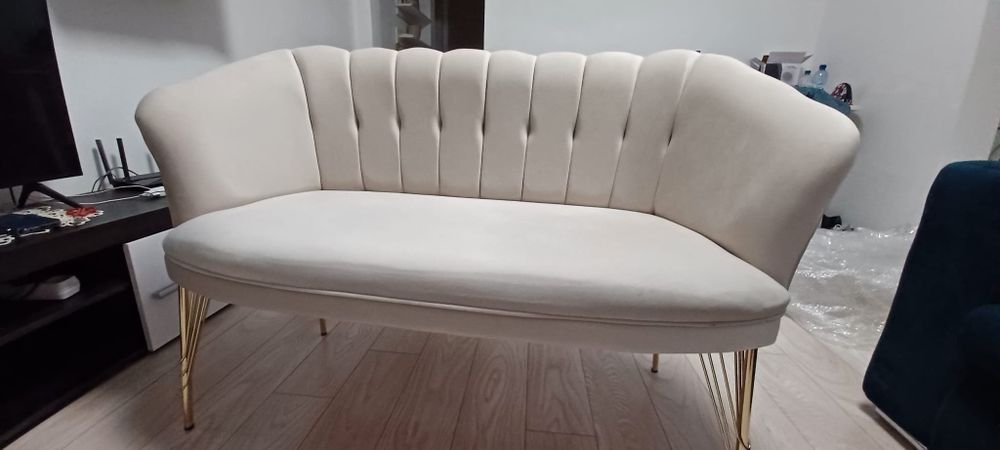 Vand Canapea Bej Condiție ca Noua