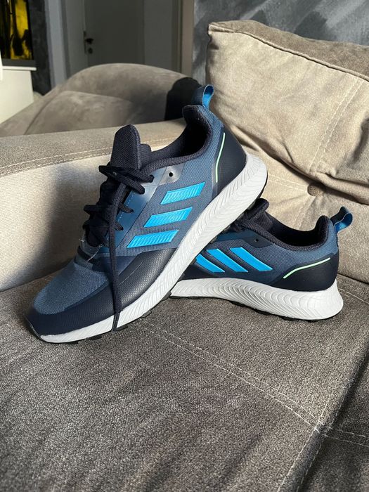Vand Papuci Adidas ca noi