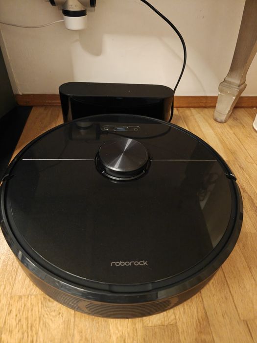 Vând aspirator robot roborock s6