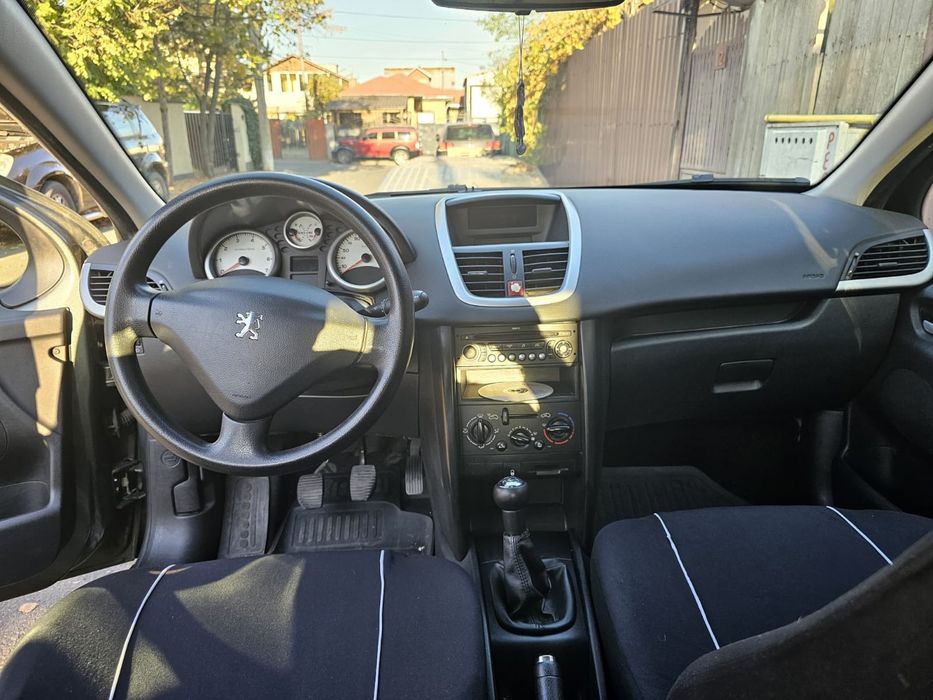 Vând mașină fiabilă Peugeot 207