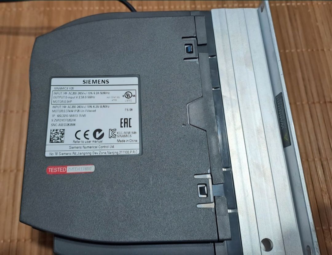 Convertizor frecventa SIEMENS 0,37kW, alim. 230V, iesire 3 faze