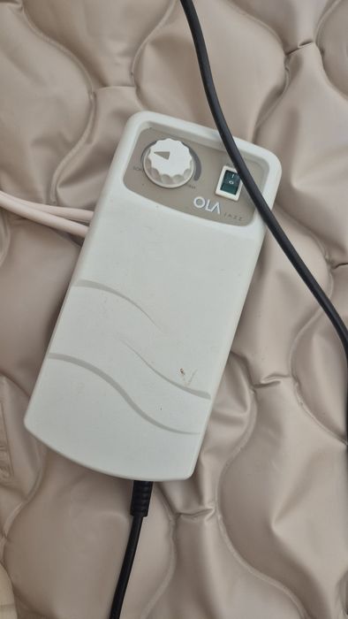 Pat de spital cu telecomanda și saltea escare
