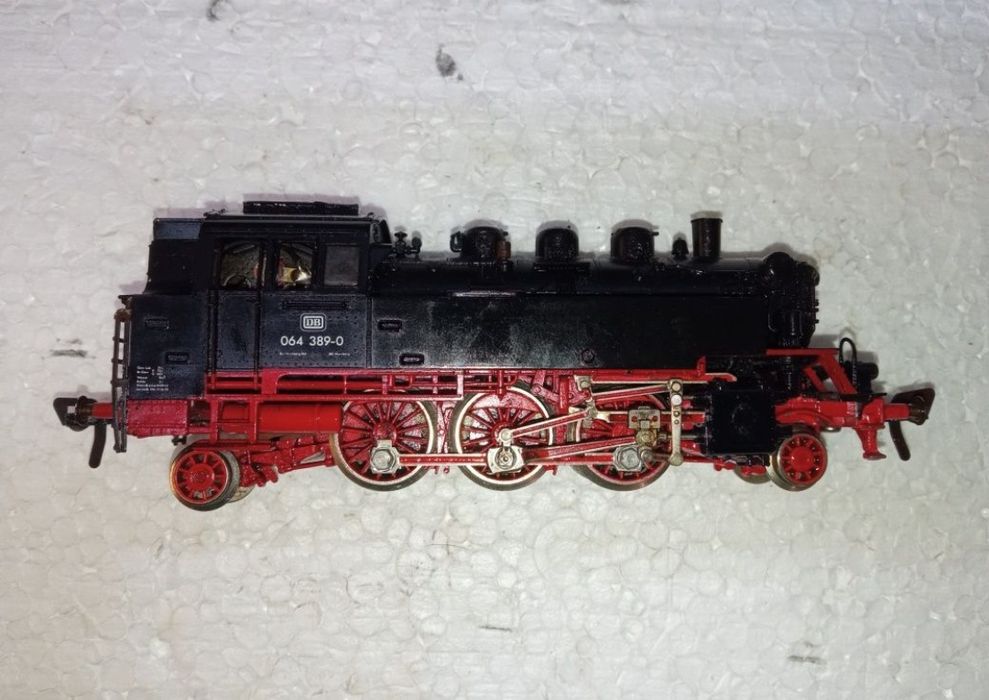 Locomotiva fleischmann BR064 scara H0, 1:87

Tracțiune integrală pe to