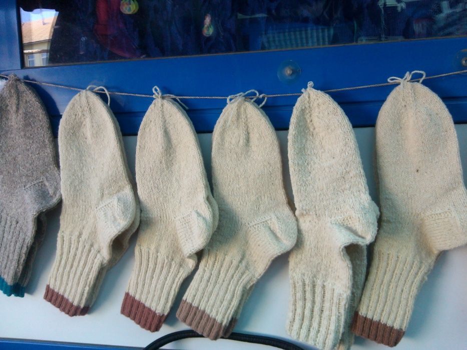 Ciorapi din lână,lucrați manual