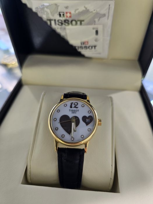 Женские золотые часы Tissot 750 пробы.