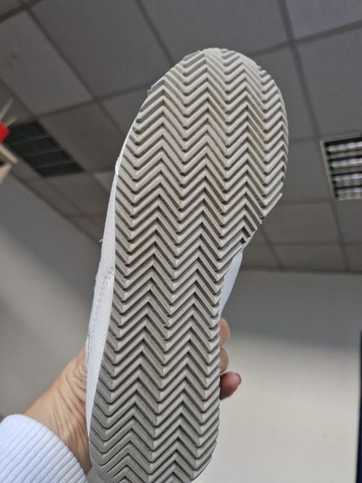 Vând adidași champion