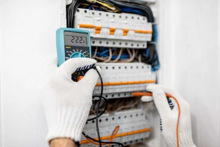Servicii și reparații electrice / case inteligente