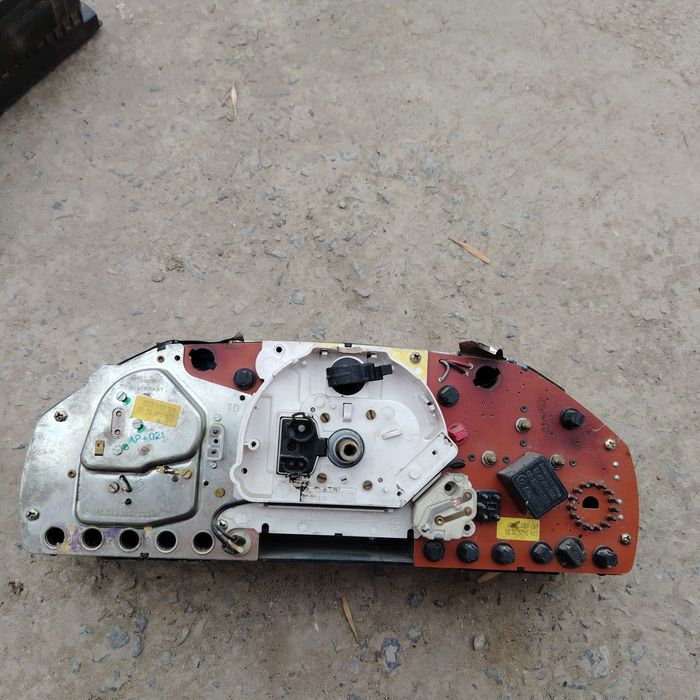 Щиток приборовW124