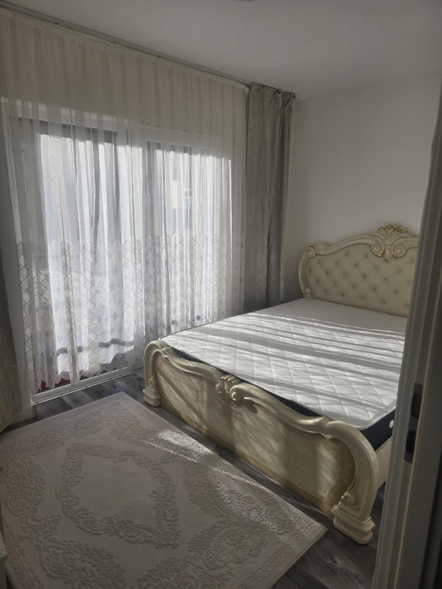 Vând apartament  zona eroilor