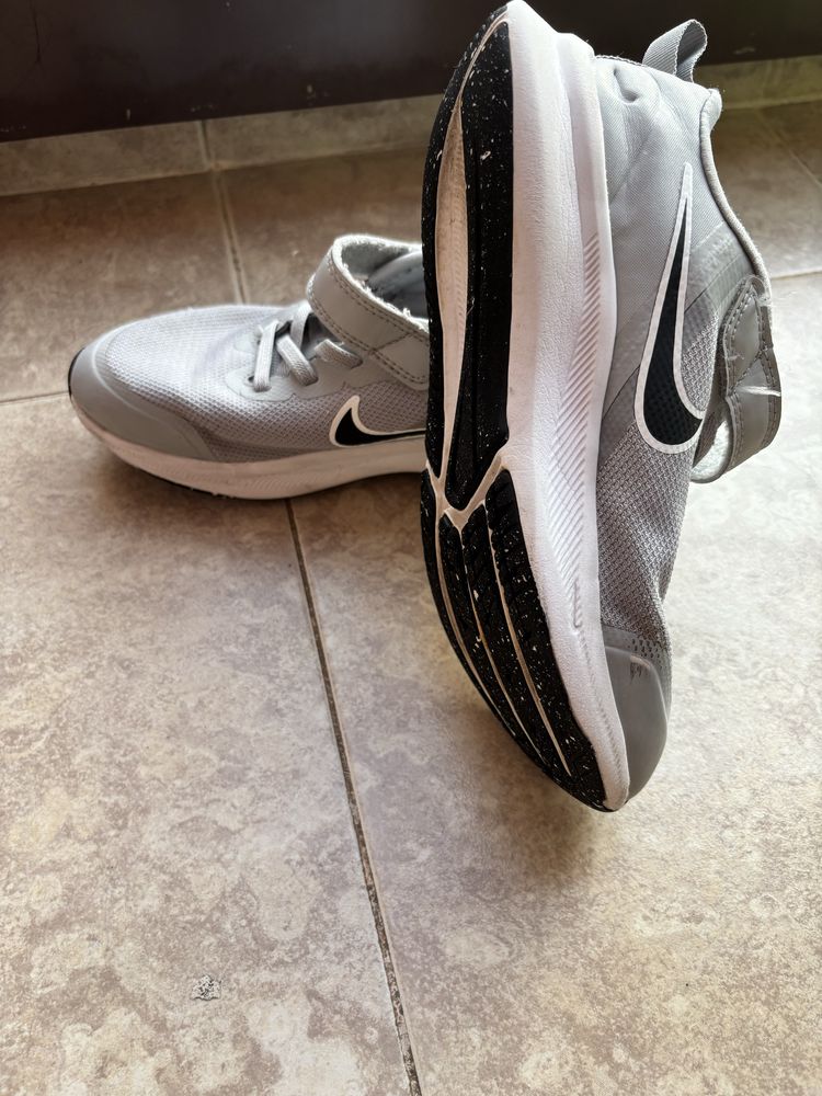 Маратонки   Nike