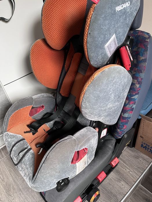 Продавам детско столче Recaro Young Sport 9-36кг