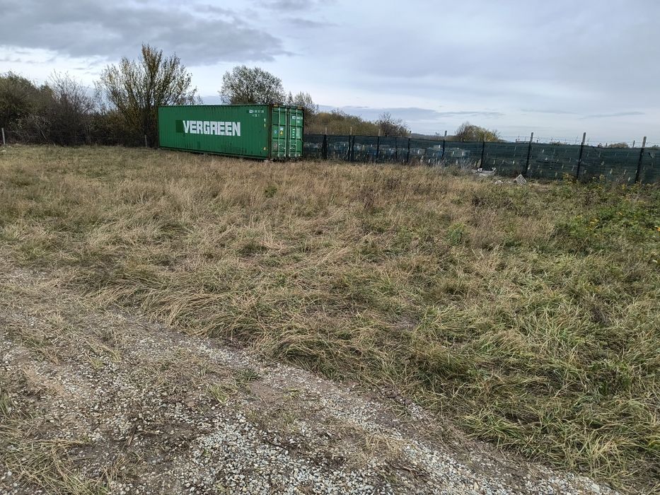 Închiriez curte și container in com Cristian