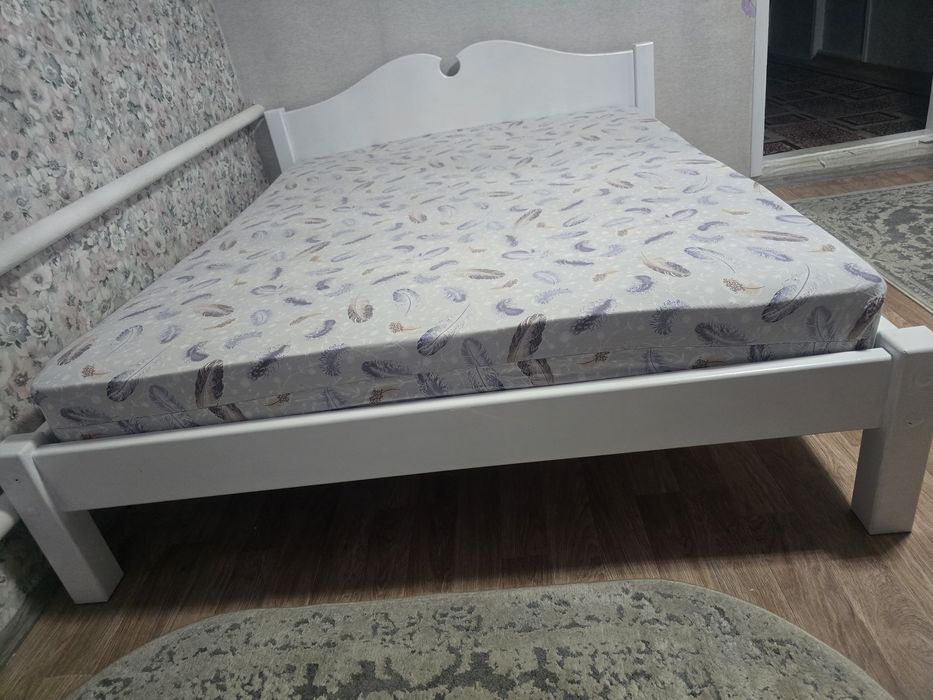 Продам кровать дерево