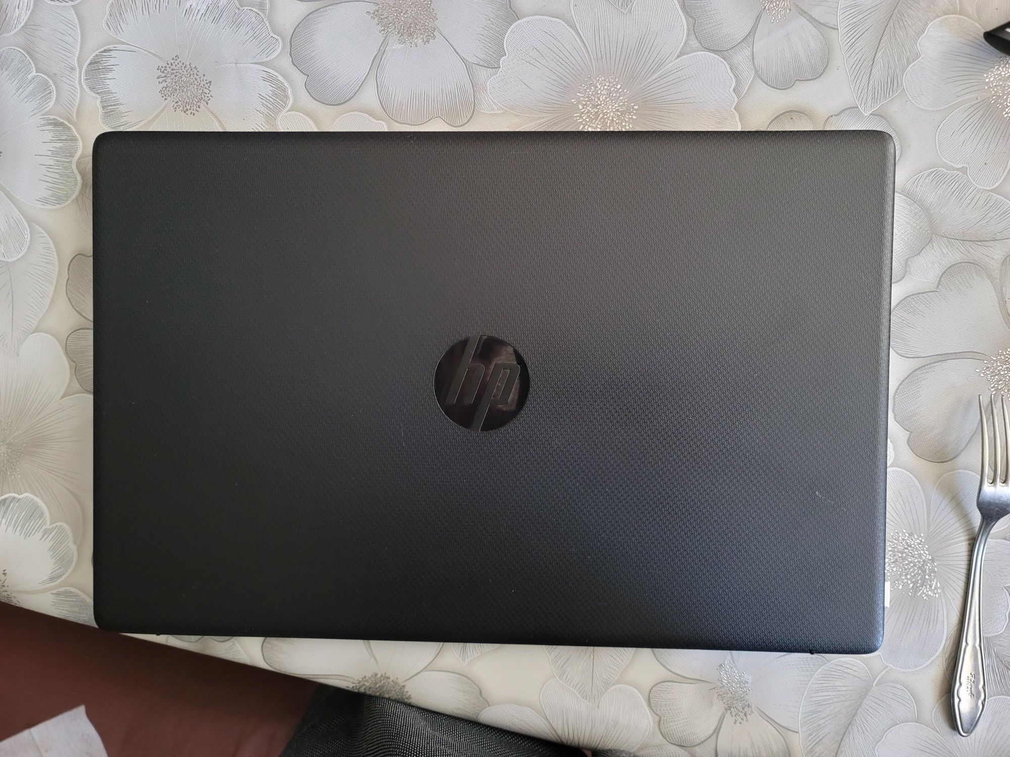 Hp лаптоп 17.3 дисплей