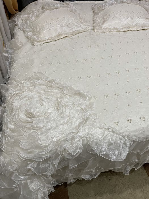 Деярли янги холатдаги покрывал сотилади