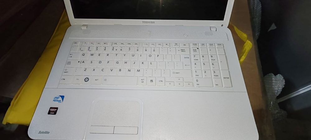 Vând Laptopuri cu incarcator