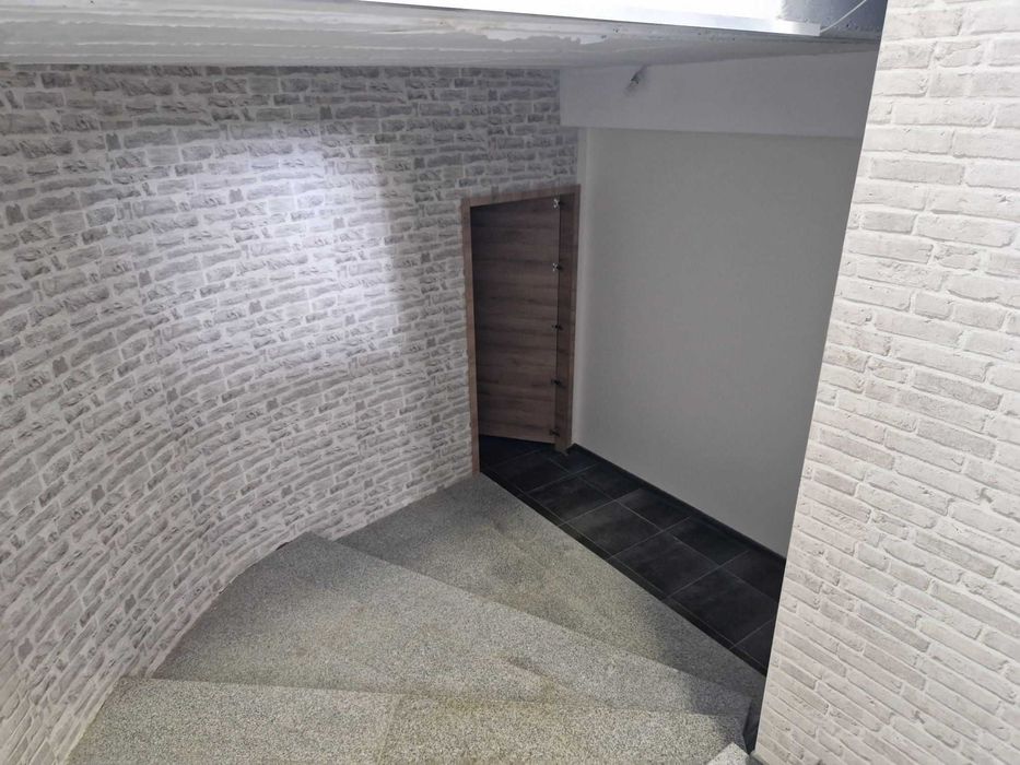 Дава се под наем Магазин в Пловдив, Младежки Хълм - 80 кв.м за 408 € - Снимка #2