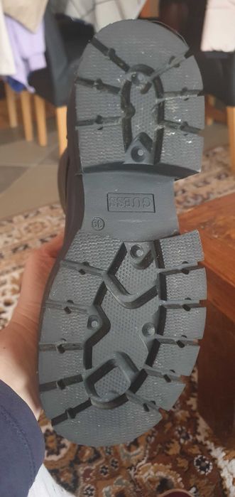 Ботуши Guess .  .