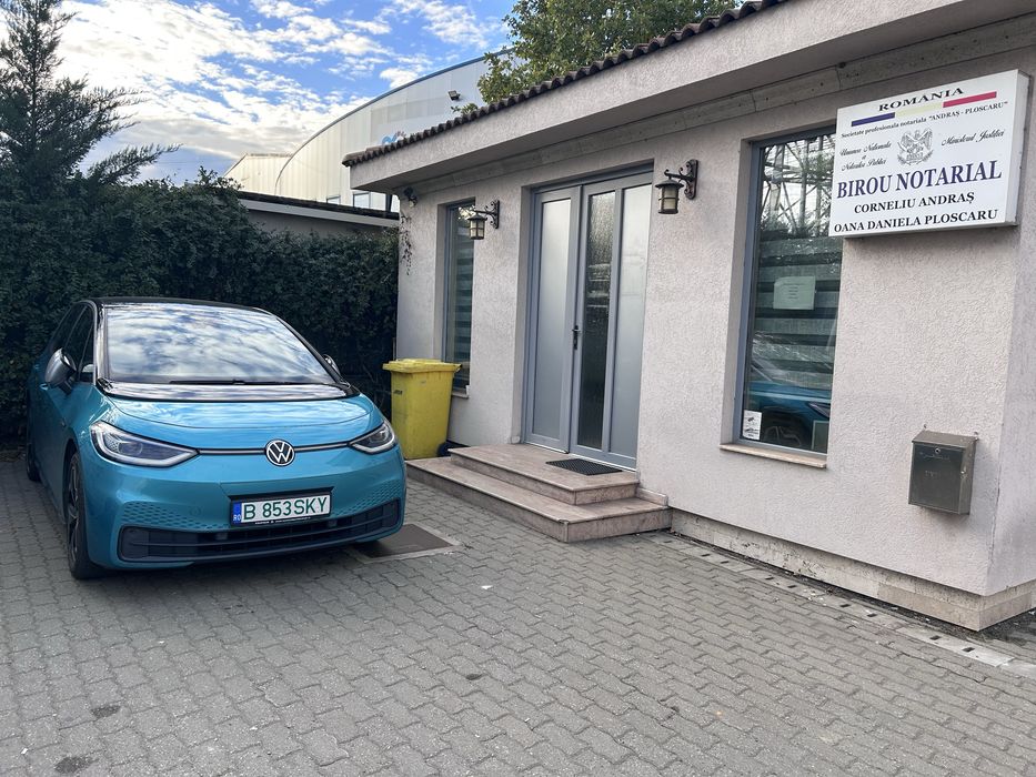 Vand firma ridesharing 2012 cu masina electrica