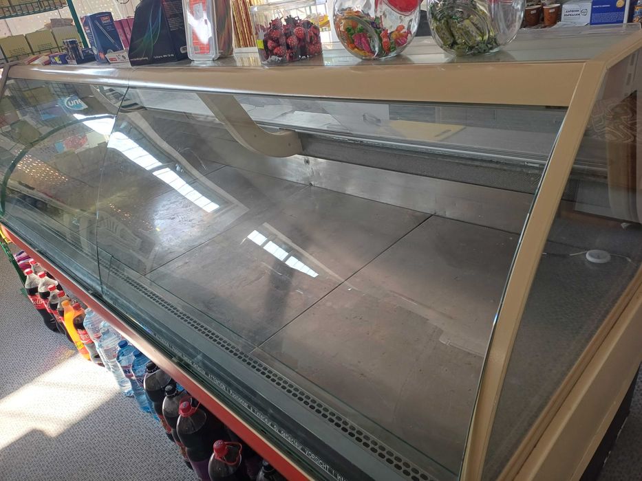 Хладилна витрина