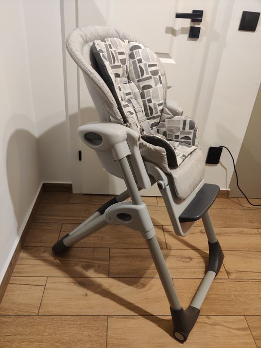 Scaun de masă Joie Mimzy Recline
Poate fi folosit încă de la naștere d