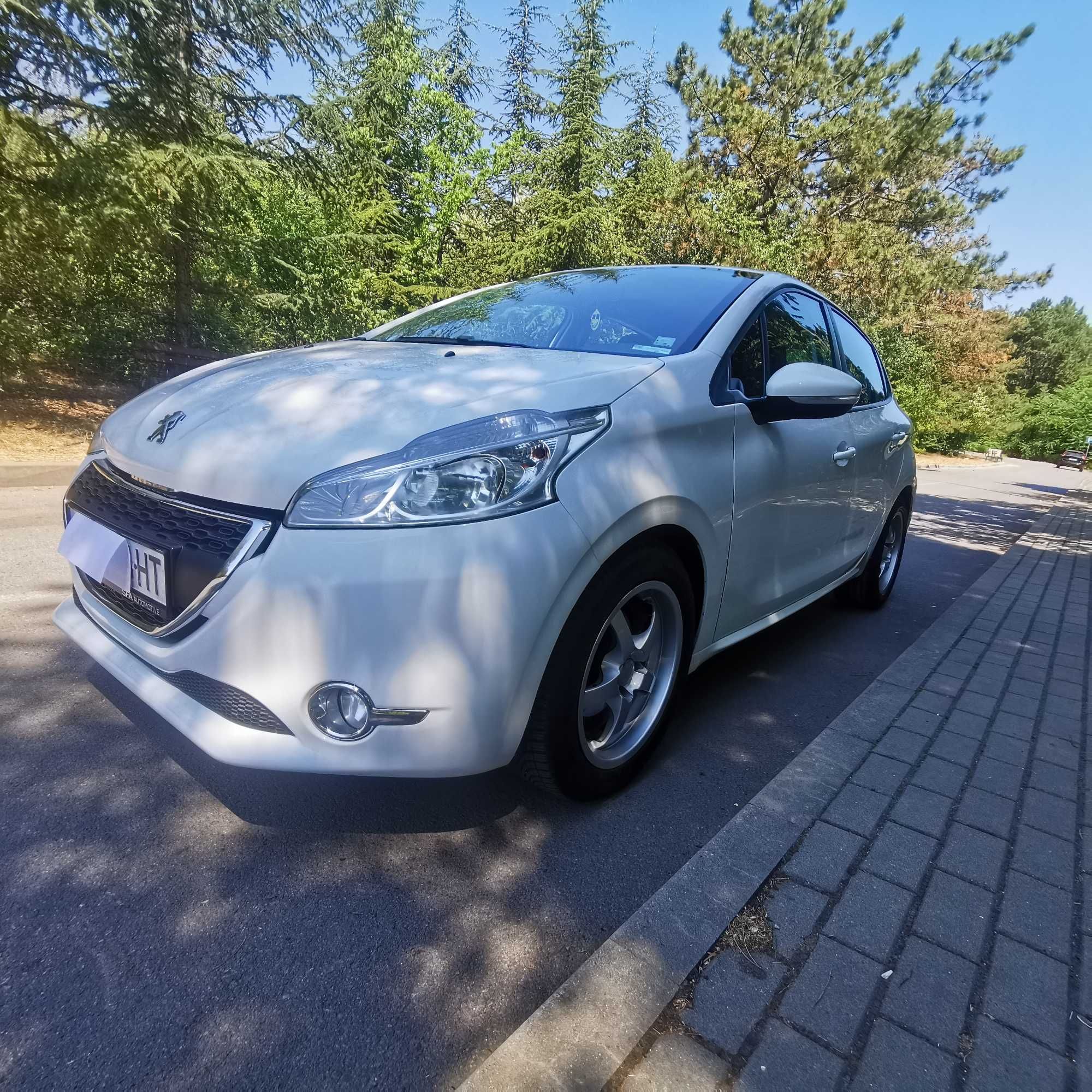 Peugeot 208, 2014 За витрина