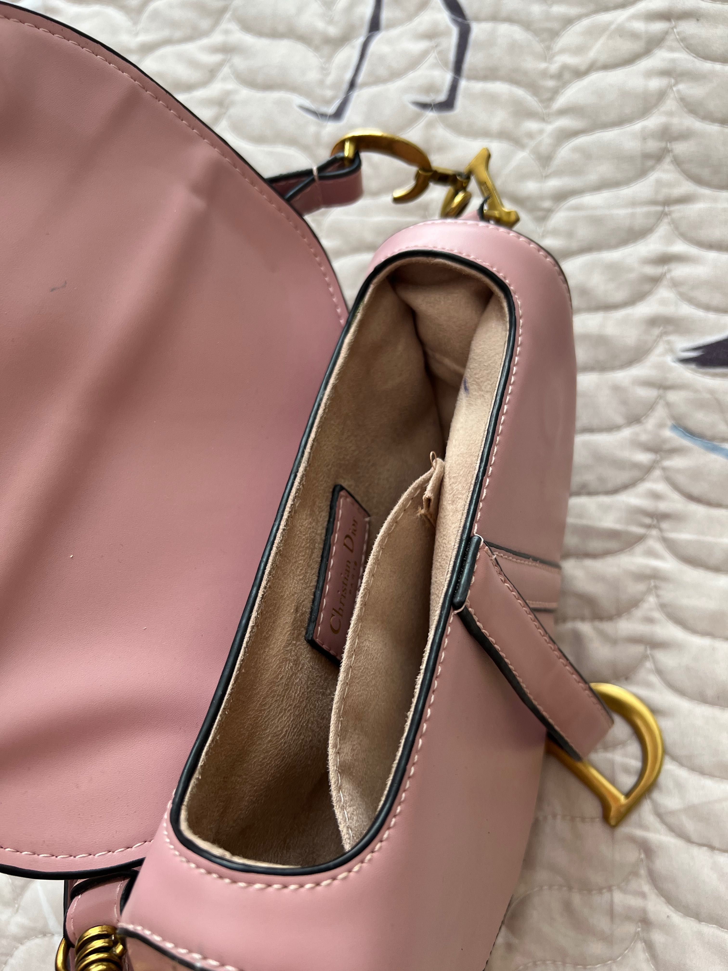 Розовая сумочка в стиле Dior