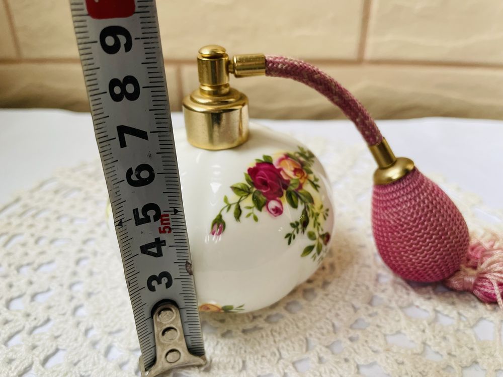 ROYAL ALBERT красиво порц.шише за парфюм от Англия