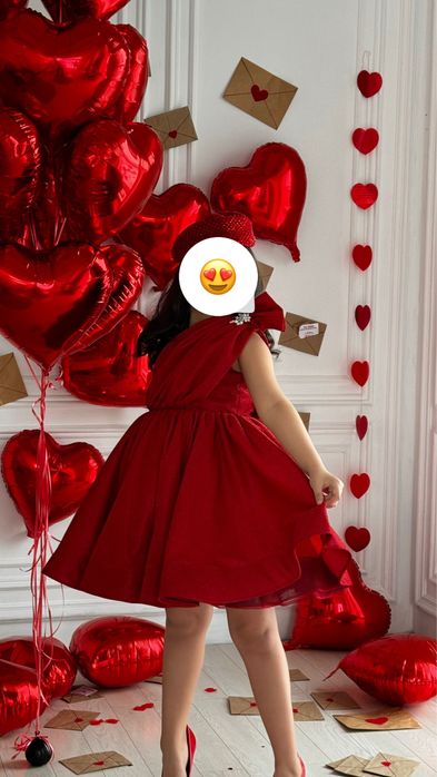 Платье шикарное детское на возраст 9-10 оет