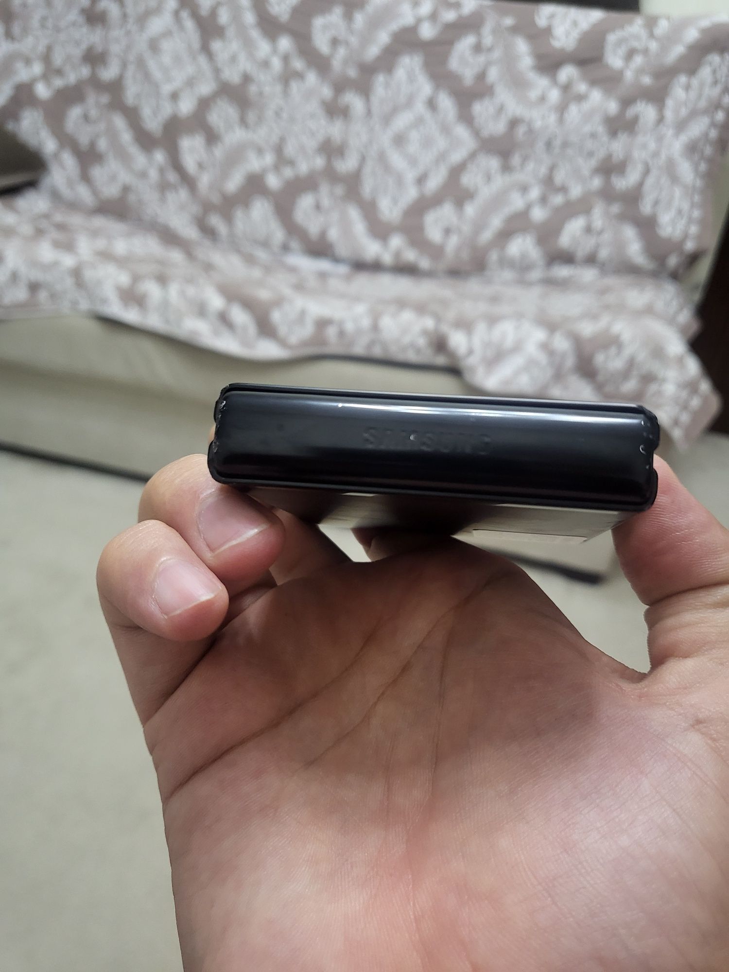 Samsung Galaxy Z Flip3 8/256 gb holati Rasmda aybi yo'q obmen yo'q