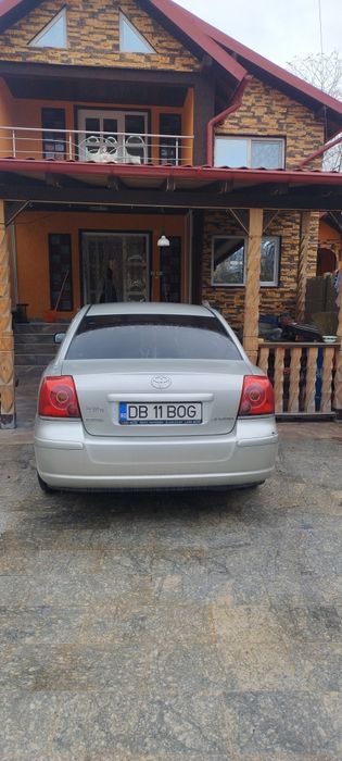 Vând Toyota Avensis