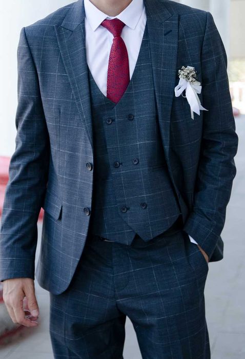 Стильный мужской костюм тройка